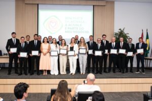 Nova diretoria da Acivale toma posse para biênio 2026-2027 em noite festiva