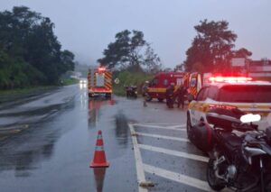 Queda de moto deixa duas pessoas feridas na SC-390, em Orleans