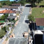 Pavimentação em paver da Rua Lauro Nicoladelli entra na fase final em Orleans Pavimentação em paver da Rua Lauro Nicoladelli entra na fase final em Orleans