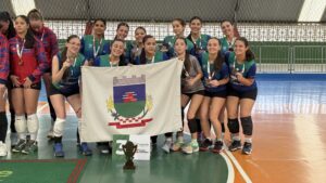 Voleibol feminino de Morro da Fumaça conquista 3º lugar nos Joguinhos Abertos e garante vaga na etapa estadual Voleibol feminino de Morro da Fumaça conquista 3º lugar nos Joguinhos Abertos e garante vaga na etapa estadual