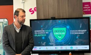 Empresários de Orleans conhecem projeto voltado à circularidade dos resíduos plásticos