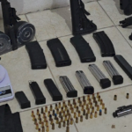 Armas, munições e drogas são apreendidas dentro de residência em Palhoça Armas, munições e drogas são apreendidas dentro de residência em Palhoça