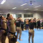 Mais de 50 mulheres aprendem técnicas de defesa pessoal em ação contra a violência, em Lauro Müller